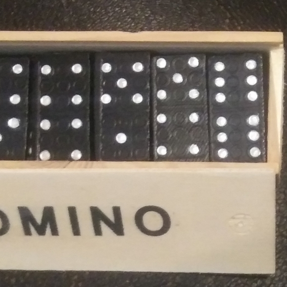 MINI TRAVEL DOMINO SET - Picture 3 of 12